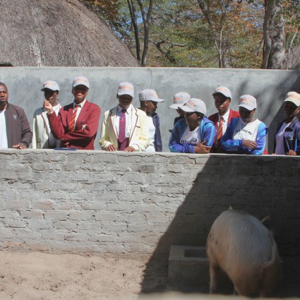 Gobelo-Farm-Tour-ATH-Students24.jpg