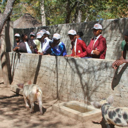 Gobelo-Farm-Tour-ATH-Students42.jpg
