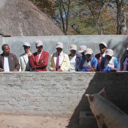 Gobelo-Farm-Tour-ATH-Students65.jpg